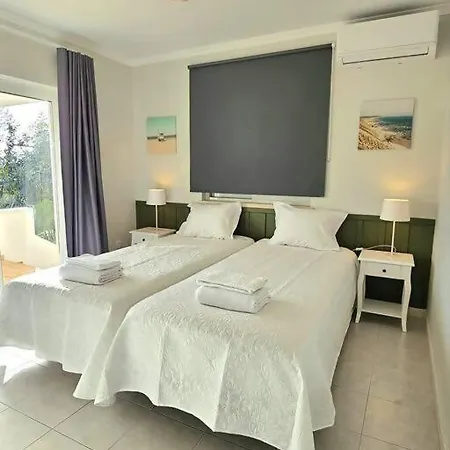 Casa de Férias Jos Near Marinaebeach
