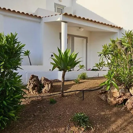 Jos Near Marinaebeach Албуфейра